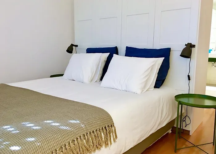 奥昆托埃斯奎尔多旅馆 *